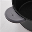 Lot cocotte légère ovale en fonte d'aluminium 32 cm coloris noir et deux maniques silicone Mathon(vue 2)